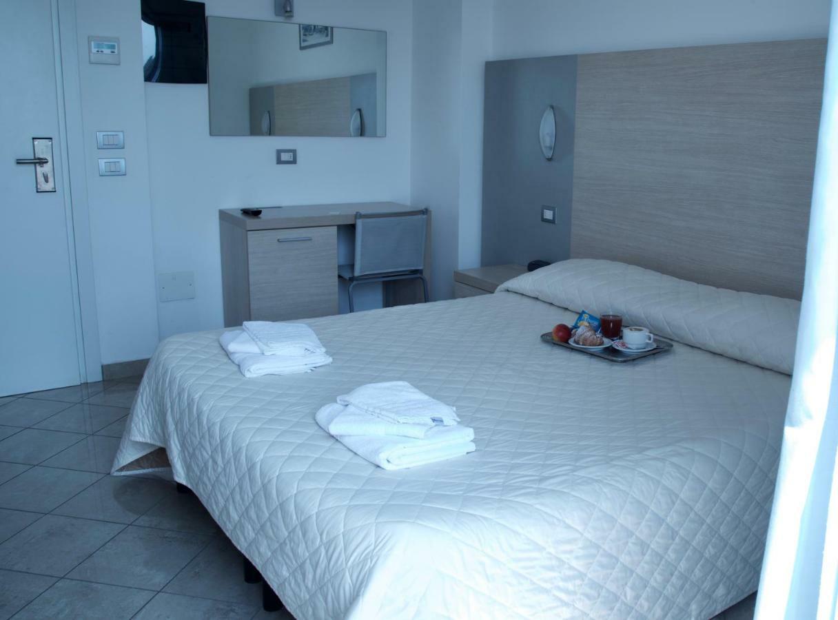 Hotel Etoile Rimini Exterior photo
